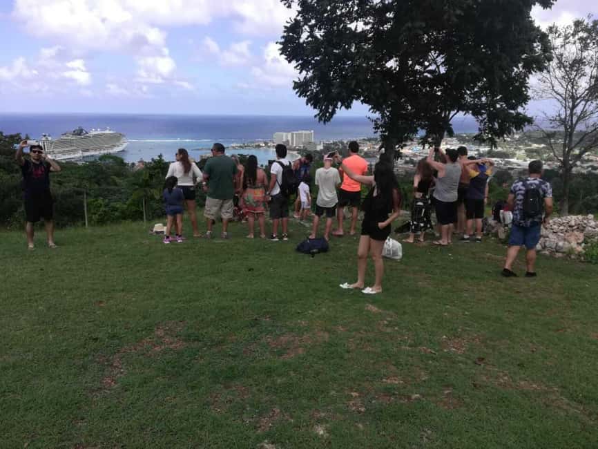 Ocho Rios: Sightseeing& Beach With stops for Lunch& Shopping - Lunch Options and Free Time