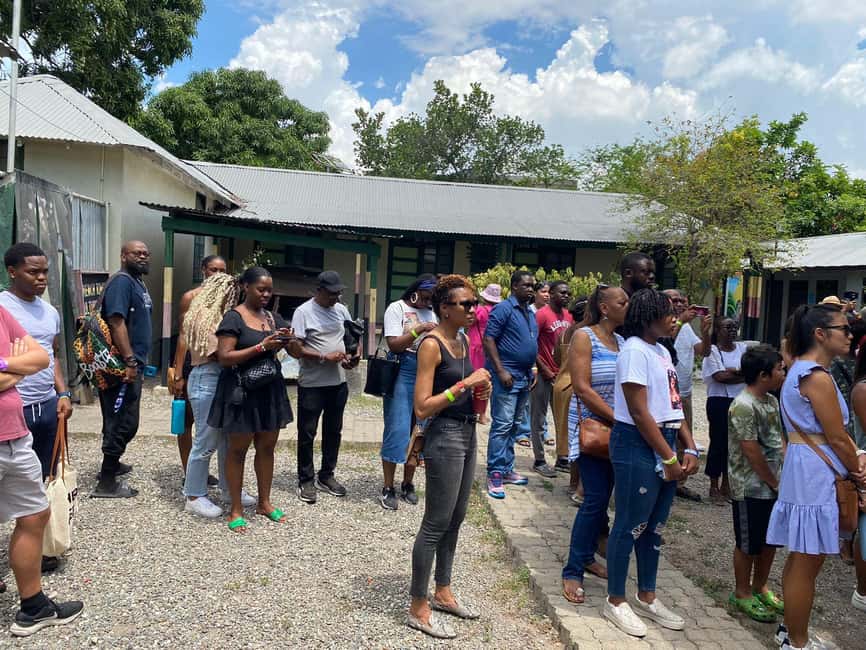 Kingston Creative: Downtown Music Bus Tour - A Closer Look at the Kingston Creative Downtown Music Bus Tour