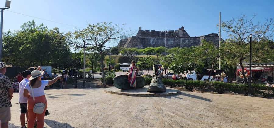 CARTAGENA: BILINGUAL HISTORICAL CITY TOUR IN A TRADITIONAL CHIVA (TRADITIONAL CHIVA) - A Deep Dive into the Cartagena Chiva Tour