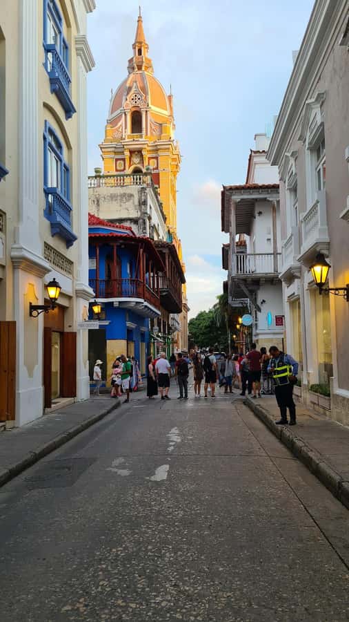 CARTAGENA: BILINGUAL HISTORICAL CITY TOUR IN A TRADITIONAL CHIVA (TRADITIONAL CHIVA) - FAQ