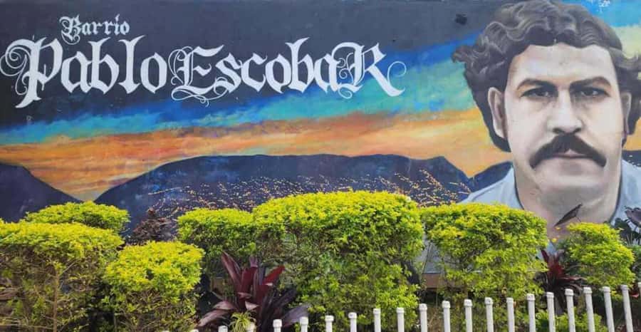 Medellín: Pablo Escobar Tour with beer included - Medellín: Pablo Escobar Tour with Beer Included