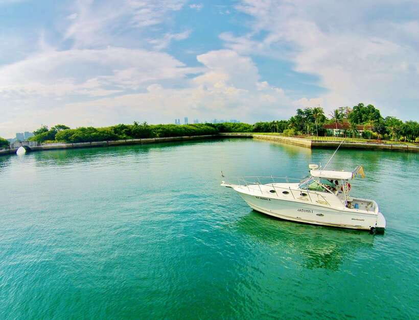 Private 34ft Yacht Charter to Lazarus Island - Good To Know