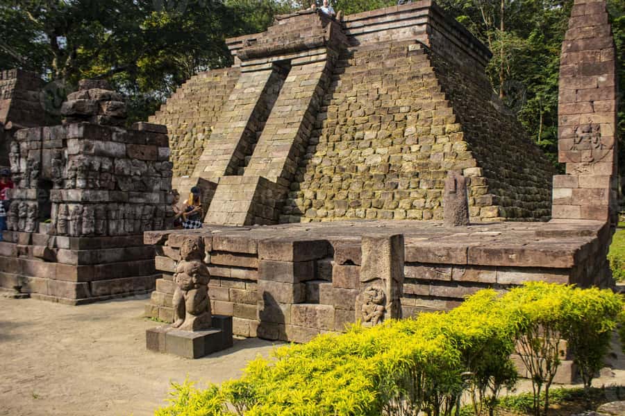 SURAKARTA (SOLO CITY) : CUSTOMIZED TOURS WITH CAR DRIVER - Starting Point and Logistics