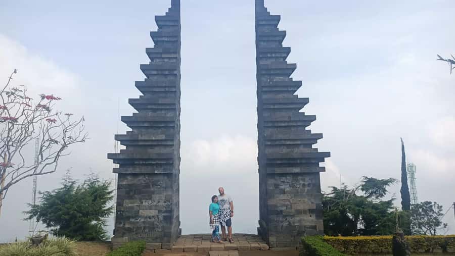 SURAKARTA (SOLO CITY) : CUSTOMIZED TOURS WITH CAR DRIVER - The Guides: Knowledge is Key