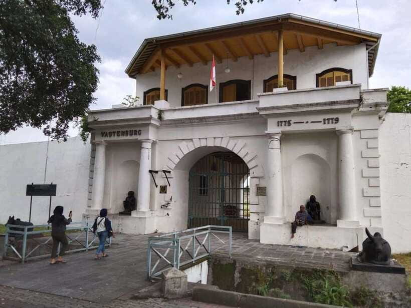 SURAKARTA (SOLO CITY) : CUSTOMIZED TOURS WITH CAR DRIVER - Considerations and Tips