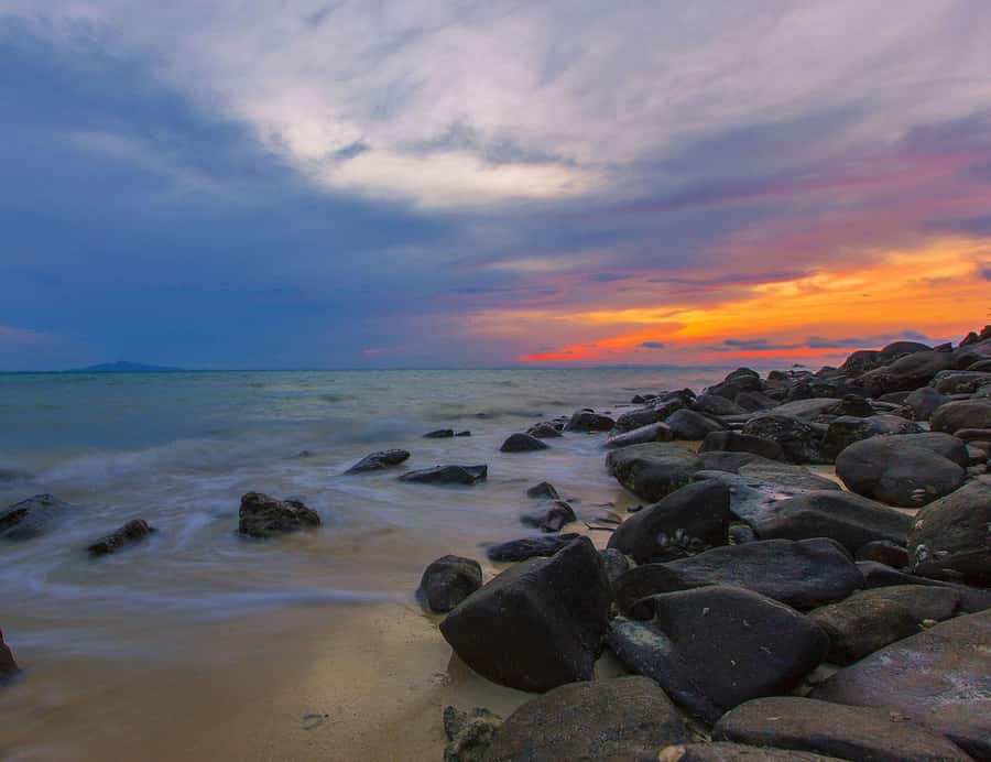 Phuket: Private Sunrise Tour to Phi Phi & Bamboo Islands - Good To Know