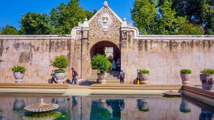 Yogyakarta: Sultan Palace, Water Castle & Mount Merapi Tour - Introduction