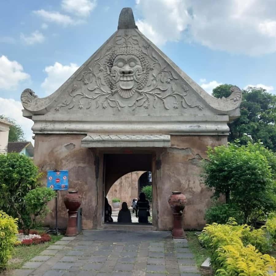 Yogyakarta: Sultan Palace, Water Castle & Mount Merapi Tour - Who Should Take This Tour?