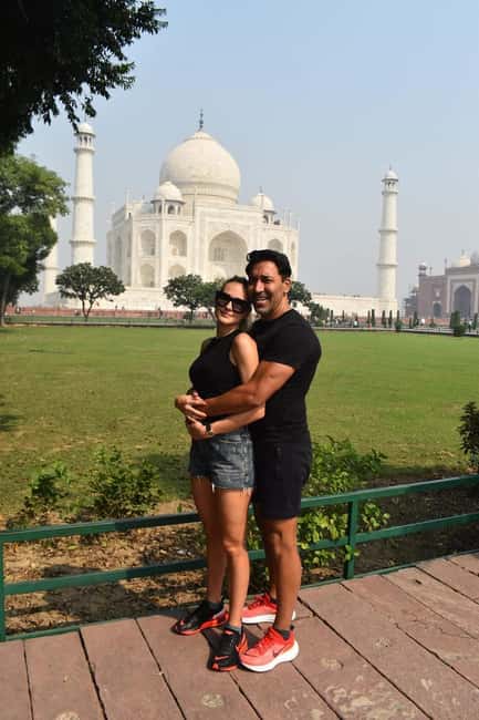 From Delhi: Private Taj Mahal & Agra Day Tour with Transfers - Visiting Agra Fort: A Fortress of Mughal Power