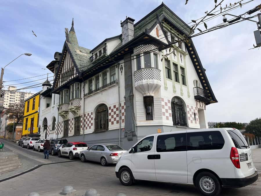 Historic Valparaíso: Private tour by vehicle - Who Will Love This Tour?