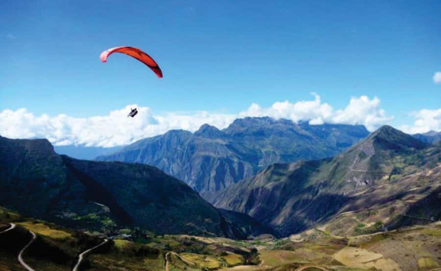 From Cusco: the freedom of paragliding in the sky - Key Points