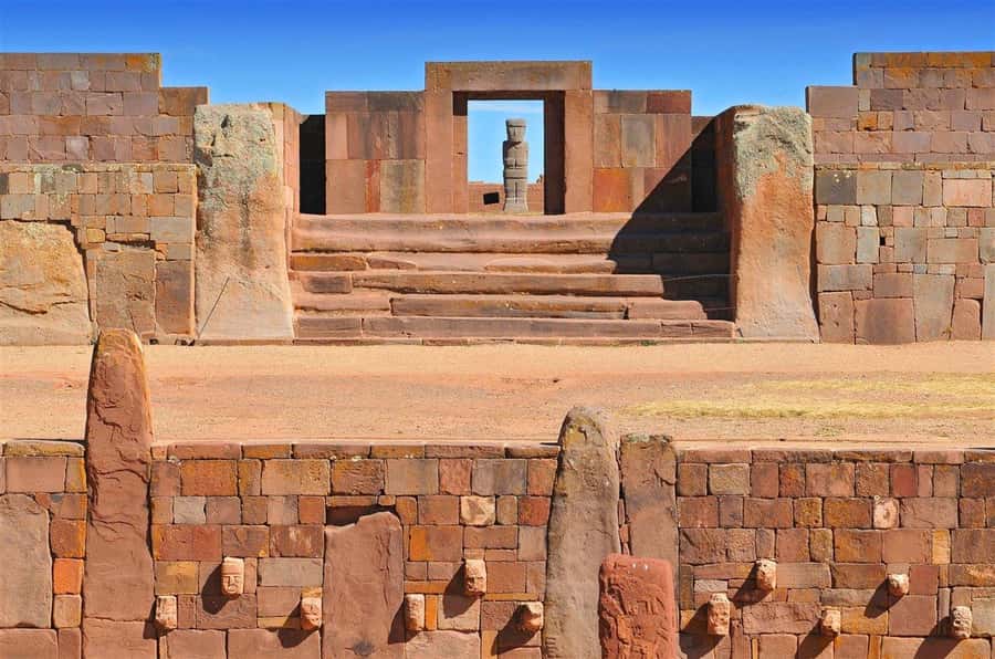 From Puno: Discover the magic of La Paz and Tiwanaku. - Key Points