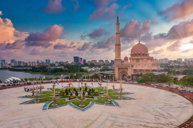 Private Tour of Putrajaya from Kuala Lumpur - Exploring Putrajaya: Whats Included and How It Works