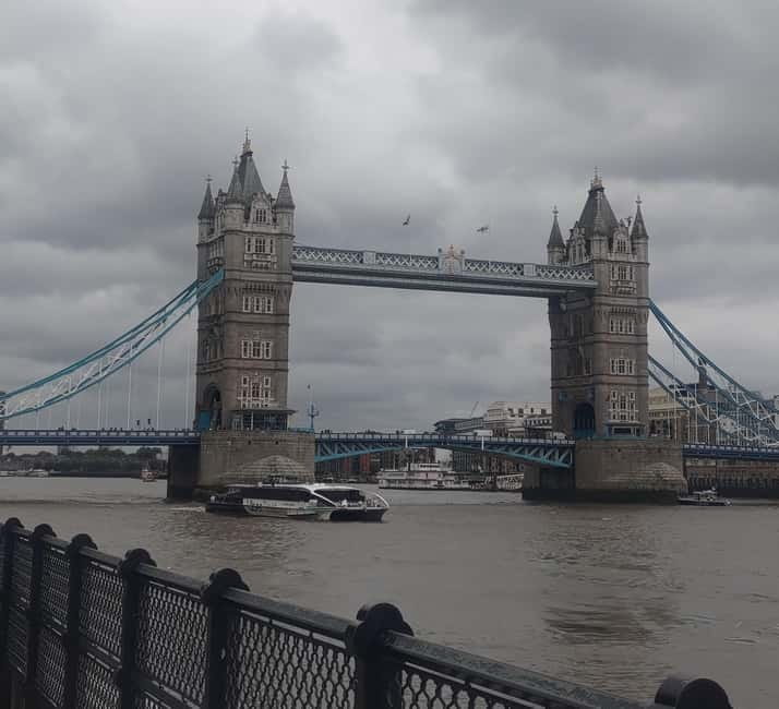 London: Tower of London and Tower Bridge Private Tour - A Closer Look at the Tour Experience