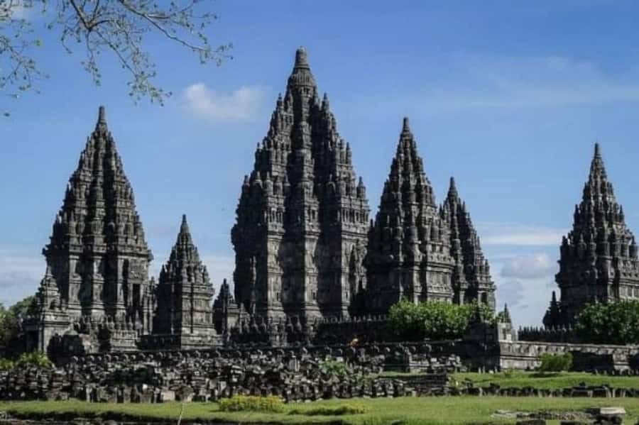 YOGYAKARTA; NGLANGGERAN ANCIENT VOLCANO AND PRAMBANAN TEMPLE - How the Day Unfolds