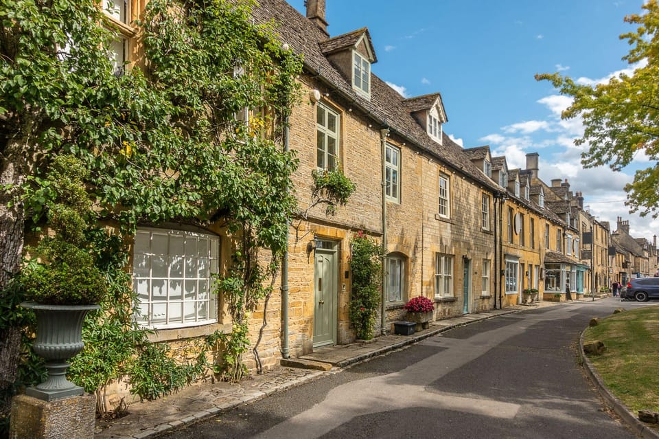 London: Cotswolds Village Private Day Trip with Local Guide - What Sets This Tour Apart?