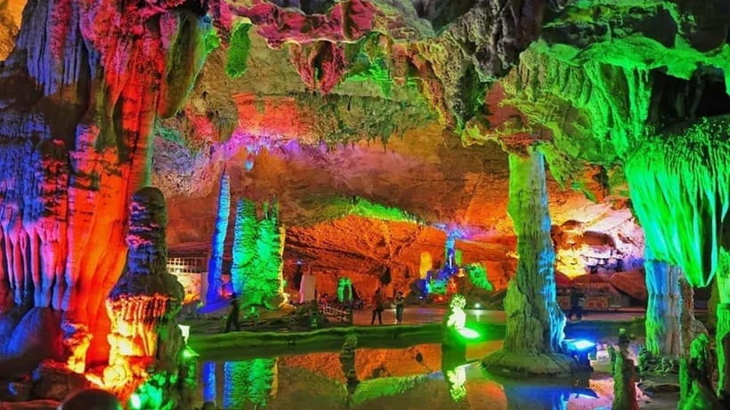Kunming: Jiuxiang Cave & Roast Duck Lunch Private Tour - Exploring Jiuxiang Cave Scenic Area