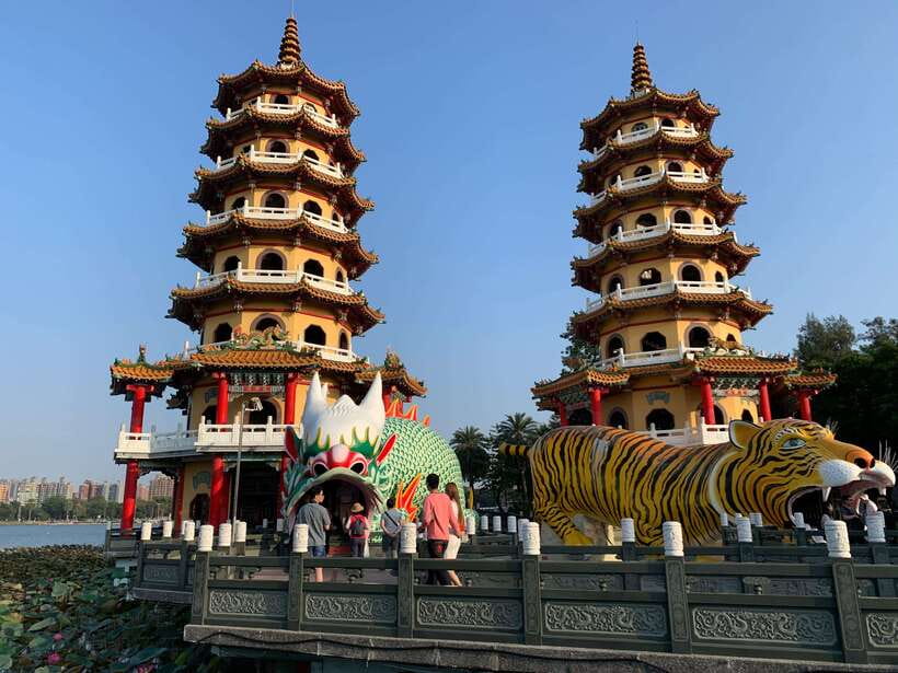 Kaohsiung: Private City Tour with Fo Guang Shan Museum - What to Expect from the Tour