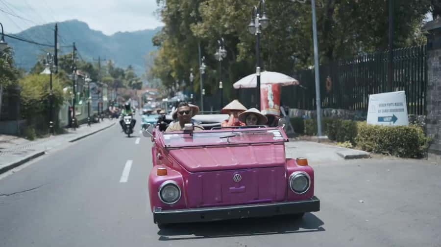 Yogyakarta : VW Borobudur English Guide Tour Medium Trip - FAQ