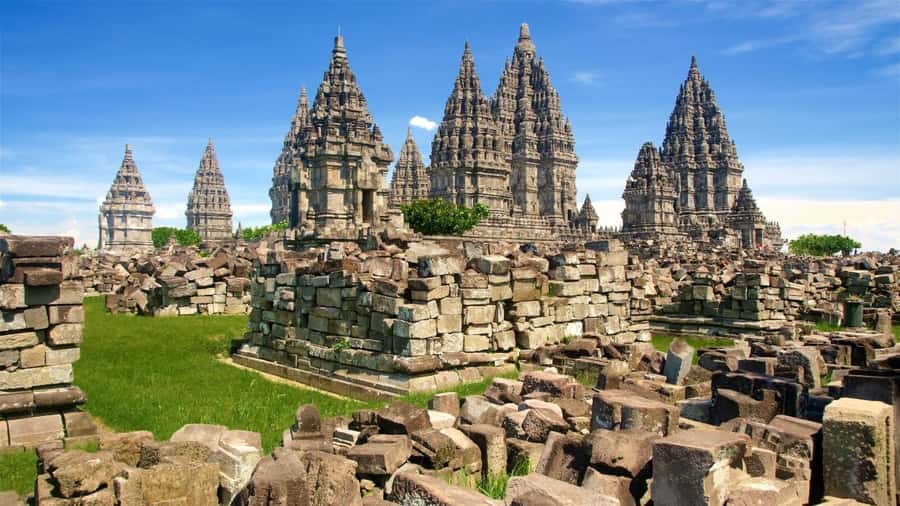 Yogyakarta: Tour Borobudur & Prambanan (Guaranteed climb) - Key Points