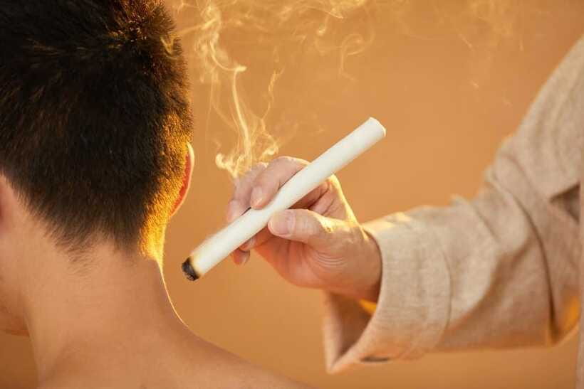 Kunming: Western Hills & Moxibustion Experience Private Tour - Shopping at Camellia Street