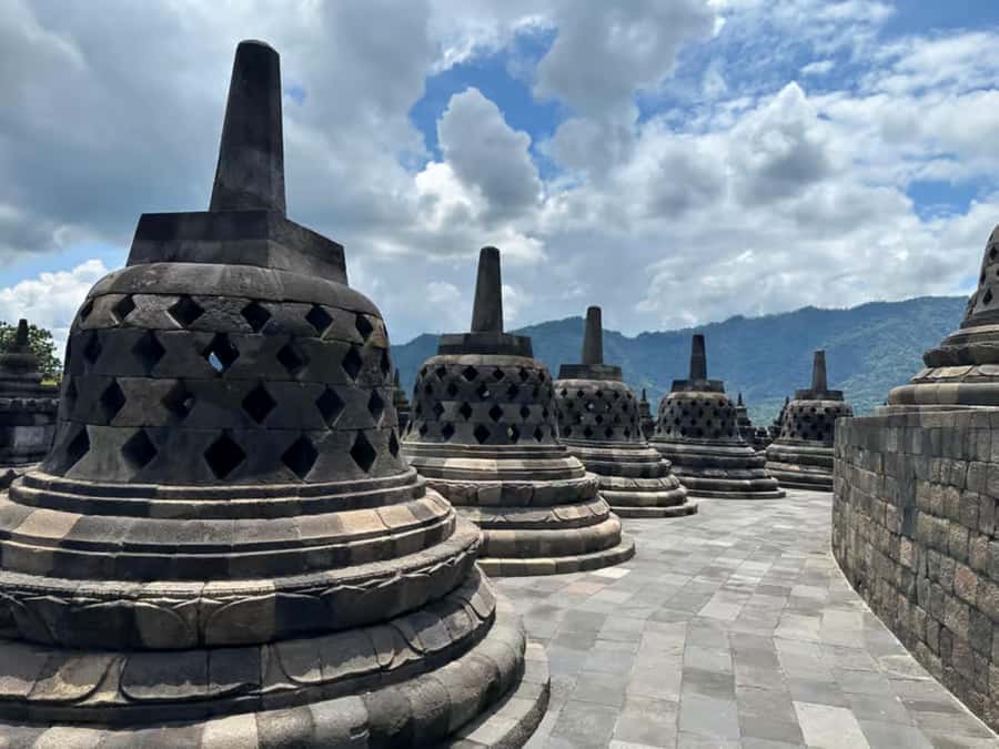 Yogyakarta:Mount Merapi Sunrise, Borobudur Climb & prambanan - Cost & Value Analysis