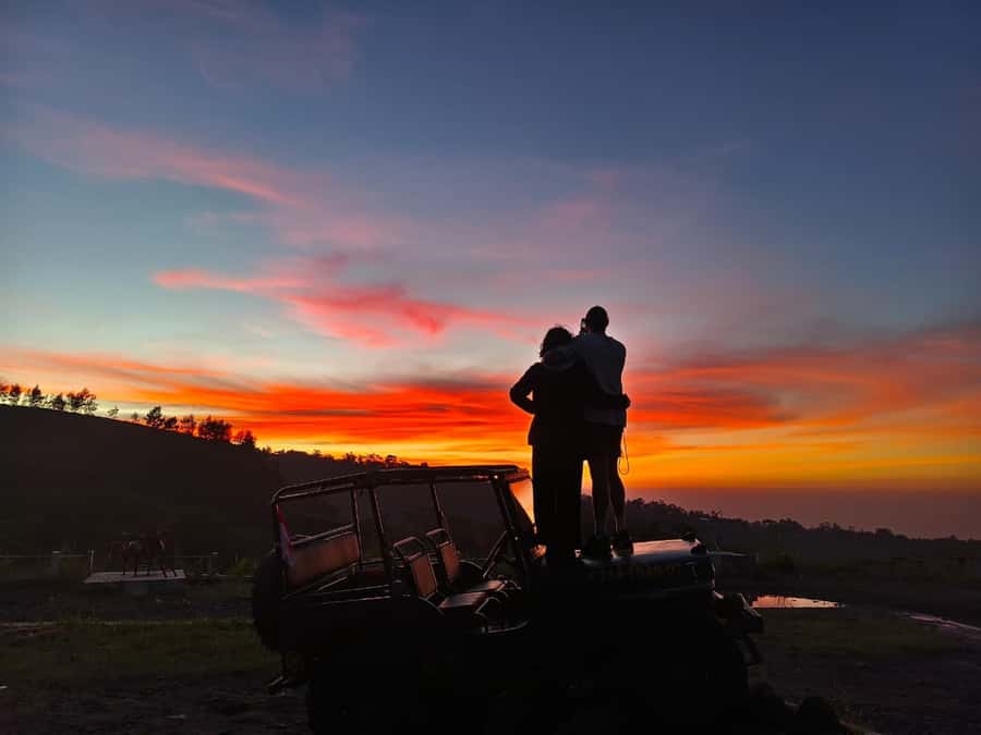 Yogyakarta:Mount Merapi Sunrise, Borobudur Climb & prambanan - Why this tour stands out