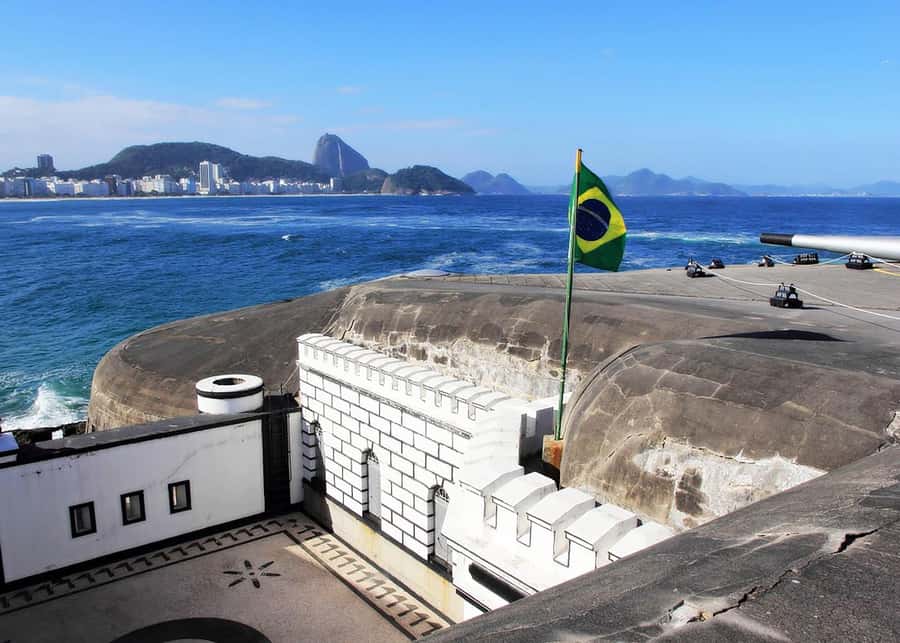 Tour Arpoador Sunset: Walk Copacabana Beach & Sunset Views - Relaxing with Coconut Water and Shared Stories