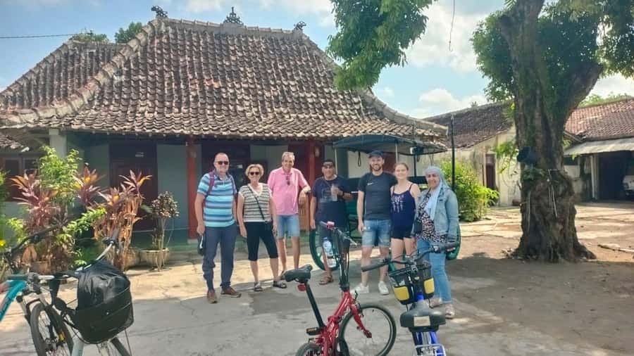 Yogyakarta : Borobudur temple + cycling - Authentic Local Experiences