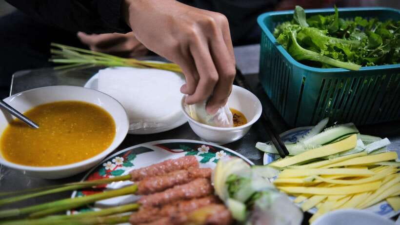 Hue Street Food Tour: Taste 10 Must-Try Dishes and Drinks - Key Points