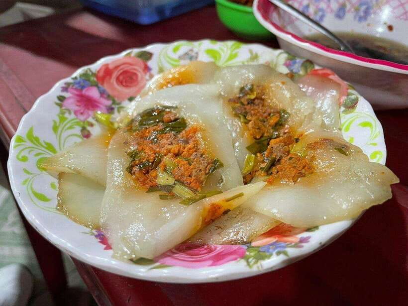 Hue Street Food Tour: Taste 10 Must-Try Dishes and Drinks - Bánh Bèo (Steamed Rice Discs With Shrimp)