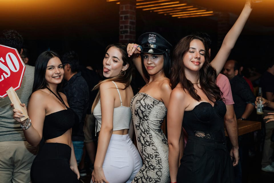 Big Hamburg Pubcrawl - Shots, Games & VIP Bundle - A Closer Look at Hamburg’s Big Pubcrawl Experience