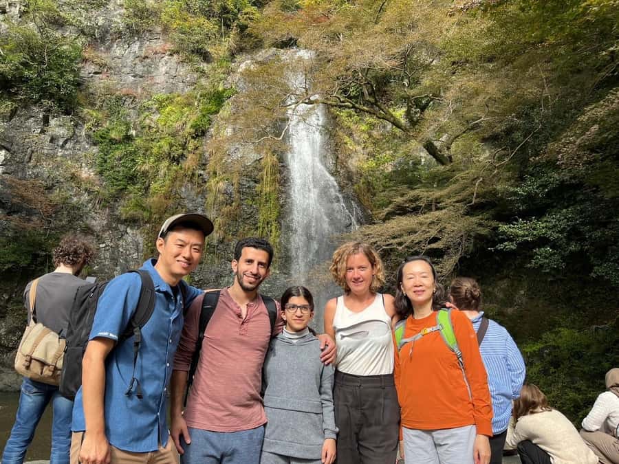 Osaka: Minoh Forest Walk & Giant Waterfall with Local Lunch - What Makes This Tour Stand Out?