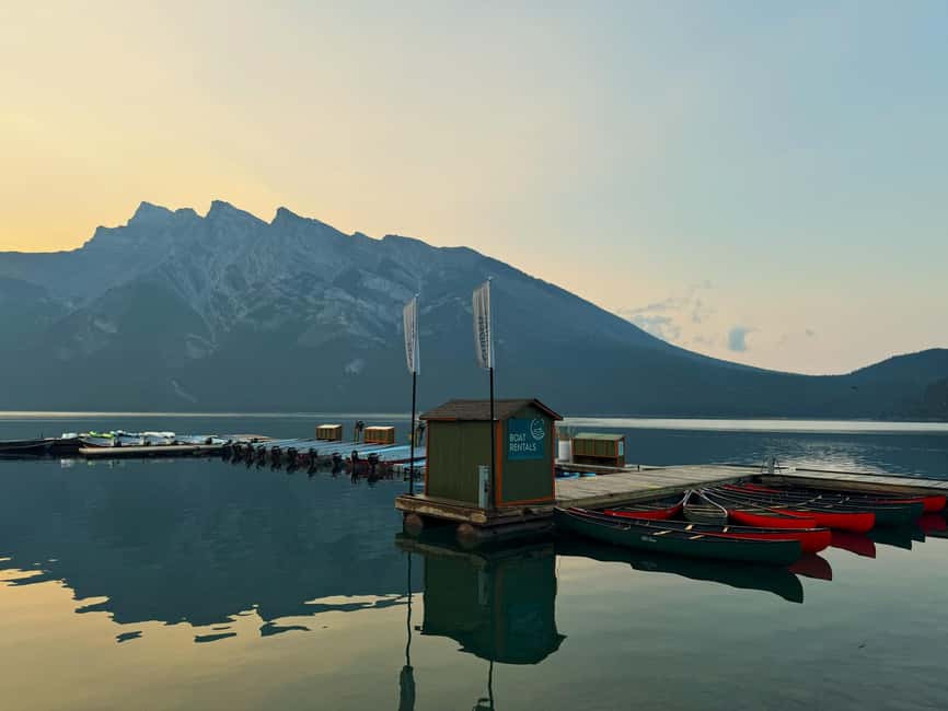 Calgary/Banff: Lake Louise, Moraine & Johnston Canyon Trip - Transportation and Group Size