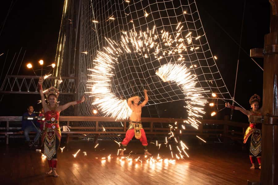 Bali: Phinisi Sunset Dinner Cruise with Entertainment - What the Reviews Say: Authentic Insights