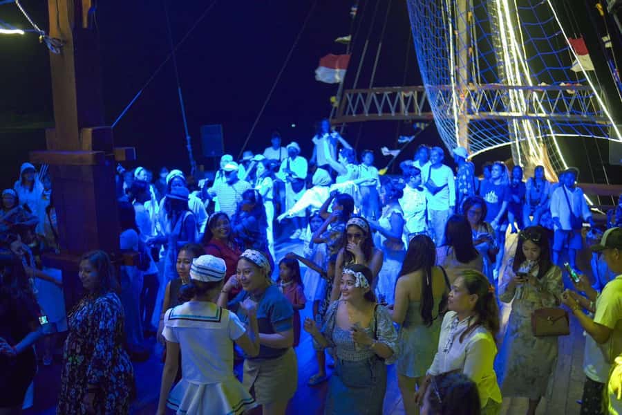 Bali: Phinisi Sunset Dinner Cruise with Entertainment - The Practical Aspects