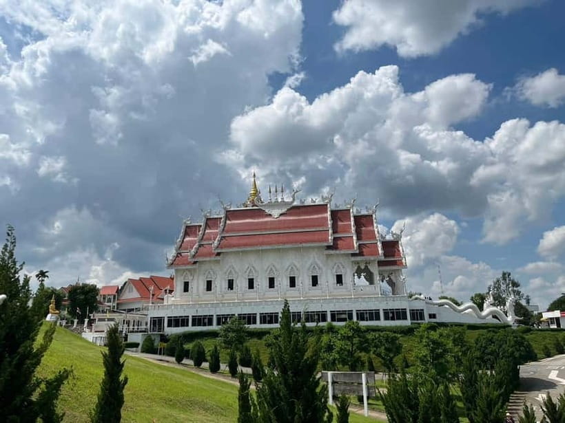 Chiang Mai: Chiang Rai Red, White, and Blue Temples day tour - Who Is This Tour Best For?