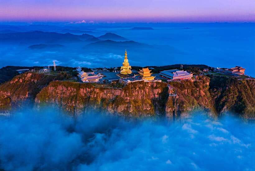 Mount Emei and Leshan Giant Buddha Two-Day Private Tour - The Leshan Giant Buddha: An Engineering Marvel