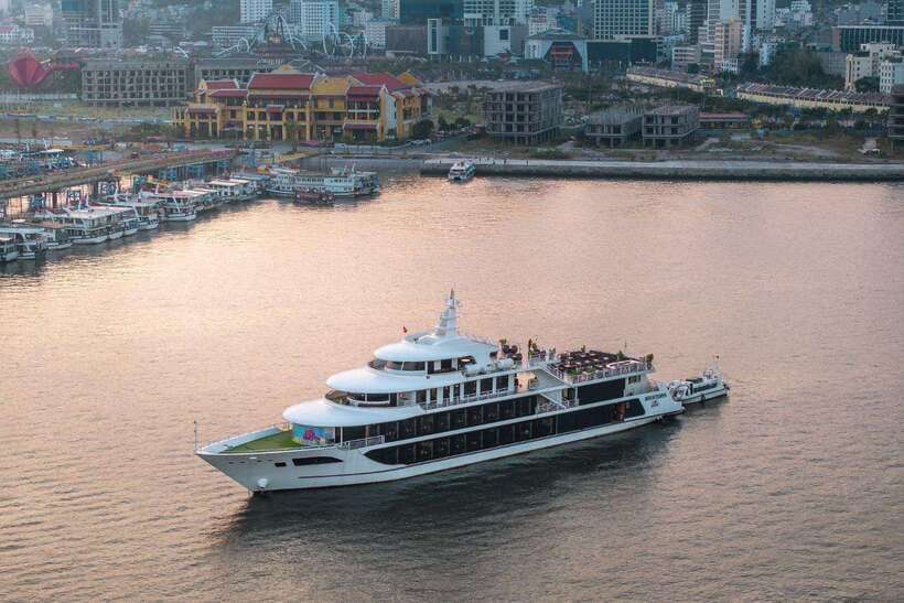 Halong Bay TOP 5-Star Luxury Day Cruise with Buffet Lunch - A Deep Dive into the Experience