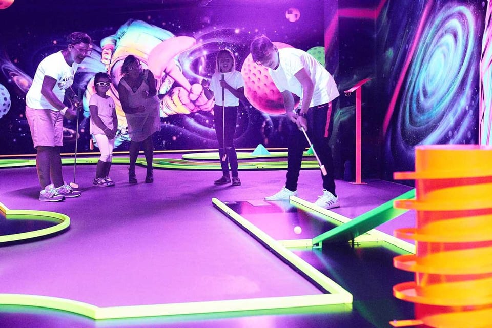 Innsbruck: 3D Mini Golf with Dazzling Light Effects - The Experience from a Travelers Perspective