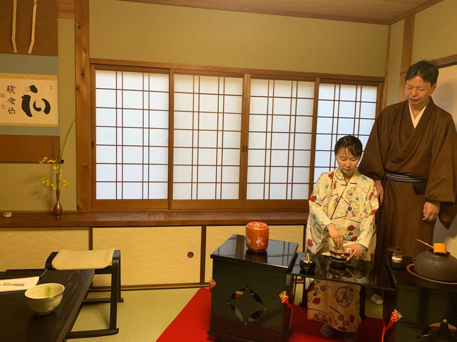Kyoto Ninenzaka: Tea Ceremony in Old Townhouse with Chairs - Engaging Introduction