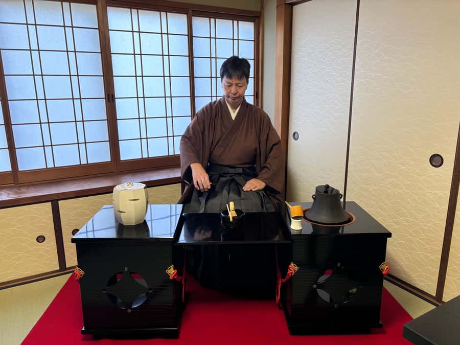 Kyoto Ninenzaka: Tea Ceremony in Old Townhouse with Chairs - A Close Look at the Experience