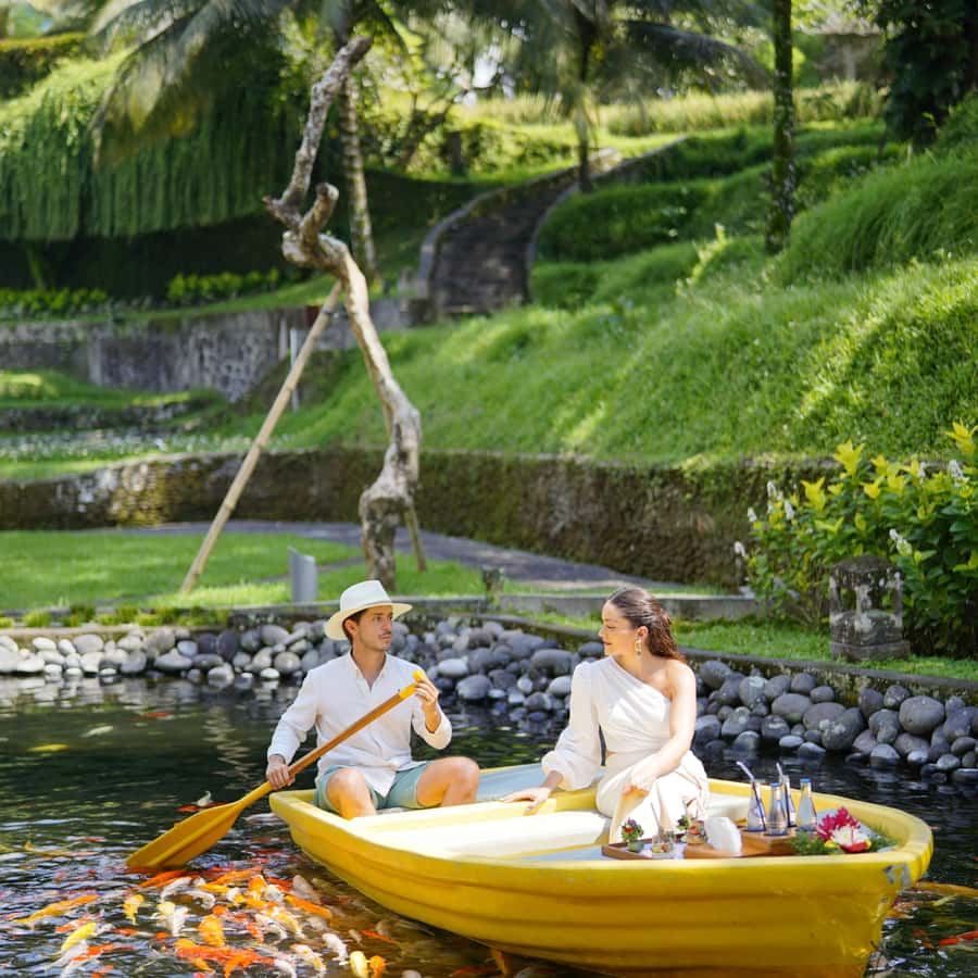 Exclusive Photo Moment on the Boat & Candlelight Dinner - The Itinerary: What to Expect from Start to Finish