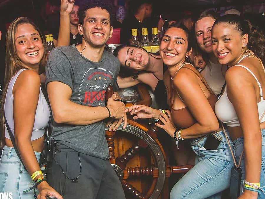 Rio Boat Party: Dance to DJ Beats on Guanabara Bay - An In-depth Look at the Rio Boat Party Experience