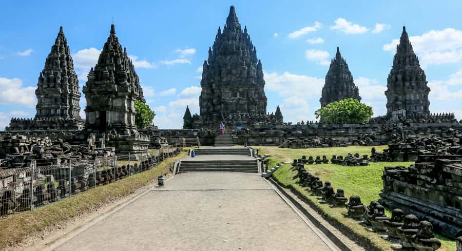 Yogyakarta: Borobudur and Prambanan Temples Guided Tour - The Experience in Detail