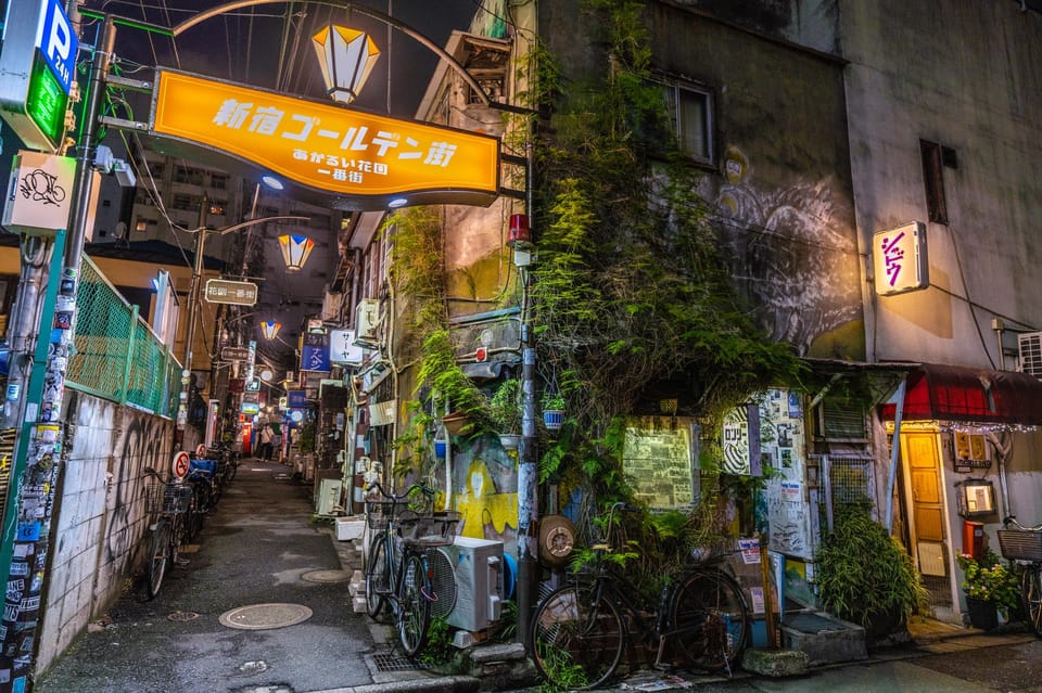 Tokyo: Shinjuku Golden Gai Bar Hopping that only locals know - Why This Tour Works Well