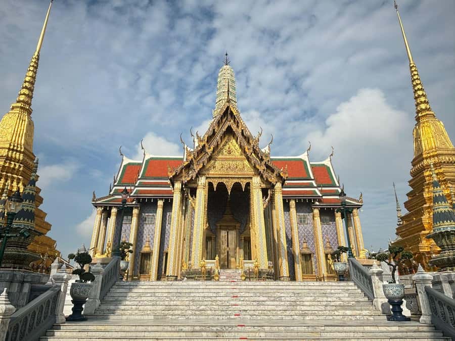 Bangkok: Grand Palace and Wat Phra Kaew Guided Walking Tour - An In-Depth Look at the Tour Experience