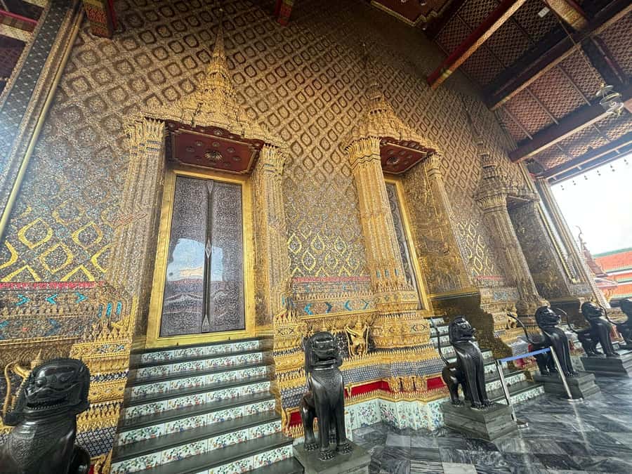 Bangkok: Grand Palace and Wat Phra Kaew Guided Walking Tour - Frequently Asked Questions