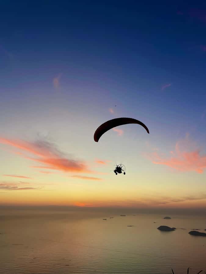 Hike Dois Irmãos + Vidigal Favela Experience - Key Points