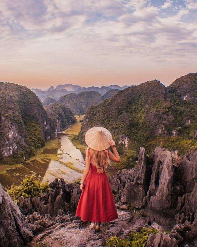 From Hanoi: Hoa lu - Trang an-Mua Cave with Buffet Lunch - Exploring Ninh Binh in a Day: Hoa Lu, Trang An, and Mua Cave